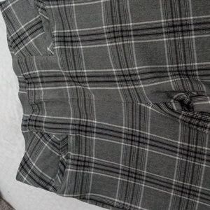 A pair of the cutest plaid leggings/pants.